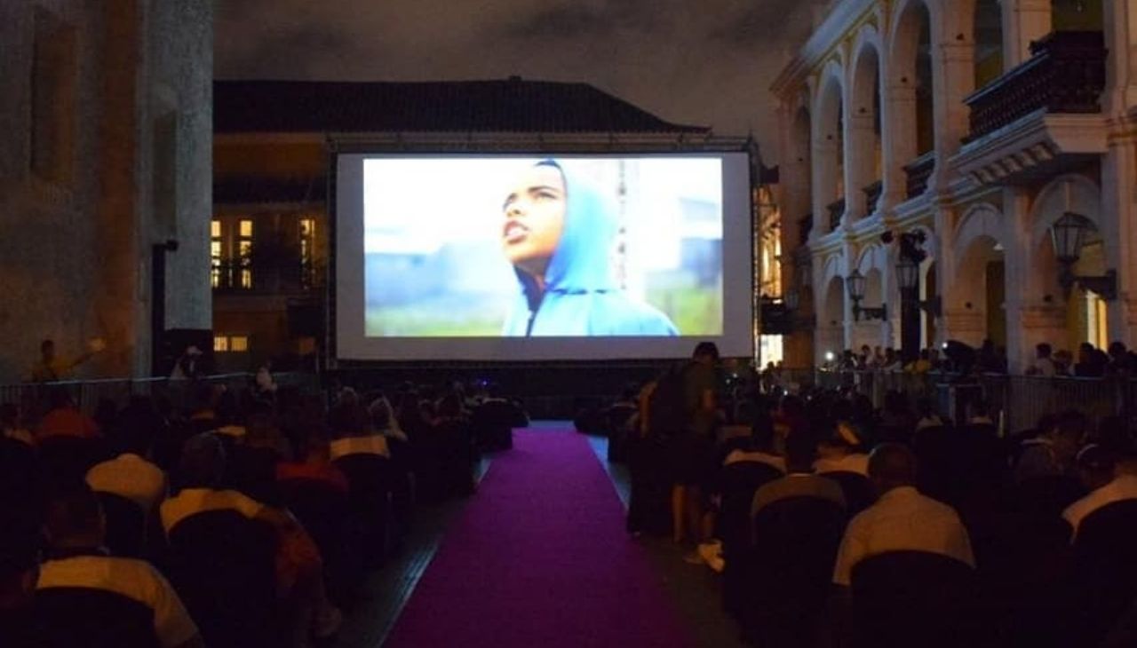 Proyección de cine bajo las estrellas en el FICCI 60. Foto: Instagram