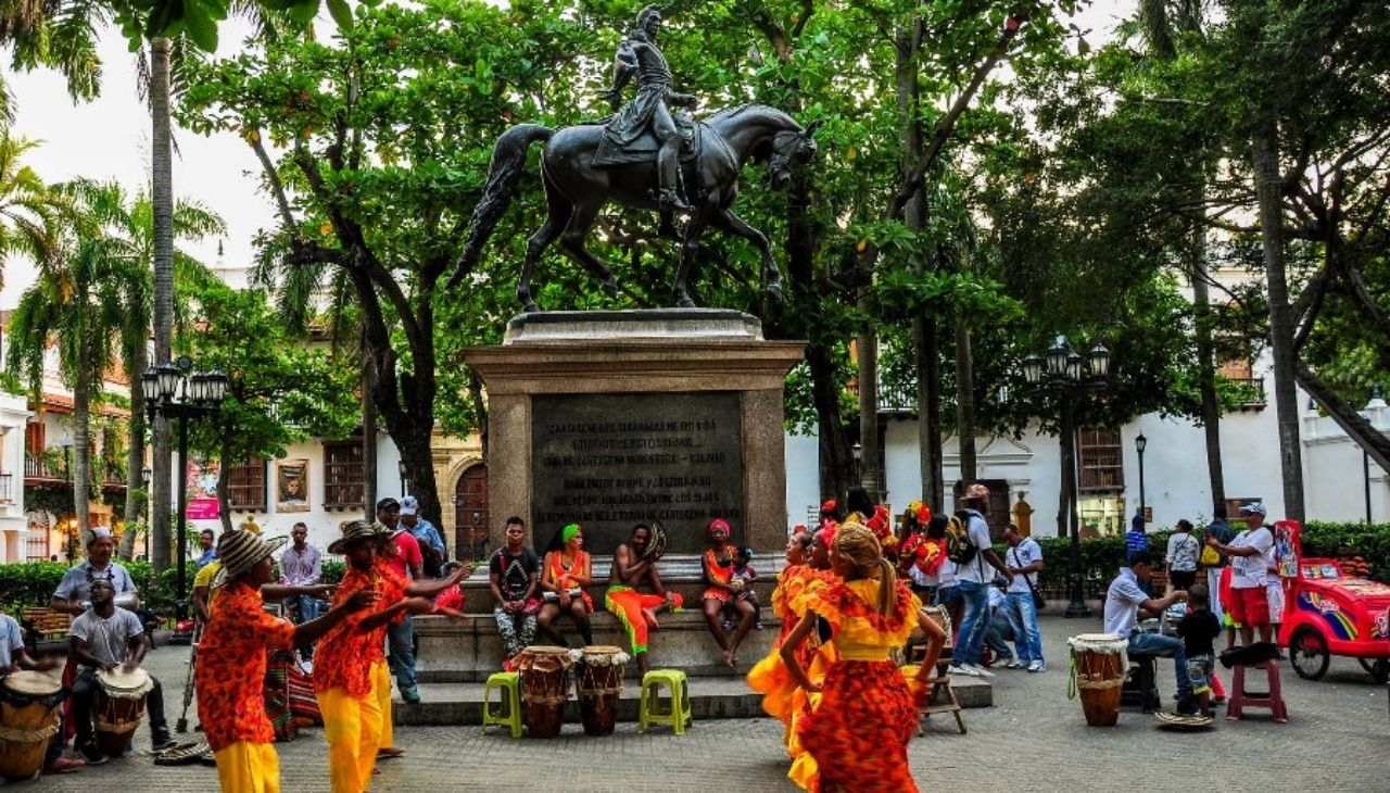 The statue of Simon Bolivar stands in the middle of the park. Photo: TurismoporColombia