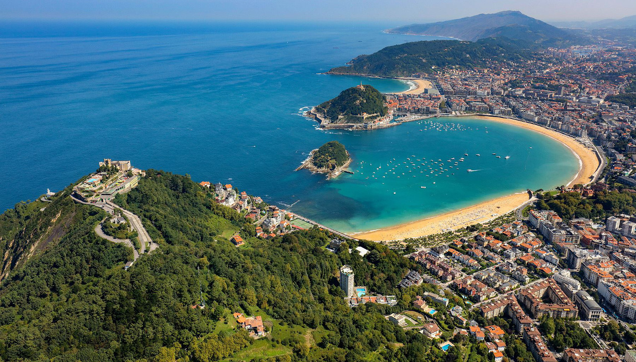 Recognized for its Film Festival, San Sebastián is one of the cultural, gastronomic and natural destinations par excellence in Spain. Photo: San Sebastian Tourism Office - Facebook.