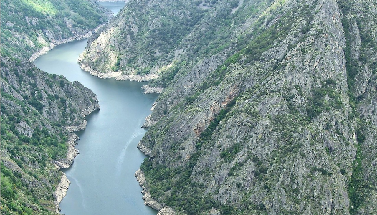 The Ribeira Sacra, in Galicia, in the north of Spain, is one of the tourist destinations that you can visit through the Netflix series "The mess you leave behind". Photo: gettyimages.