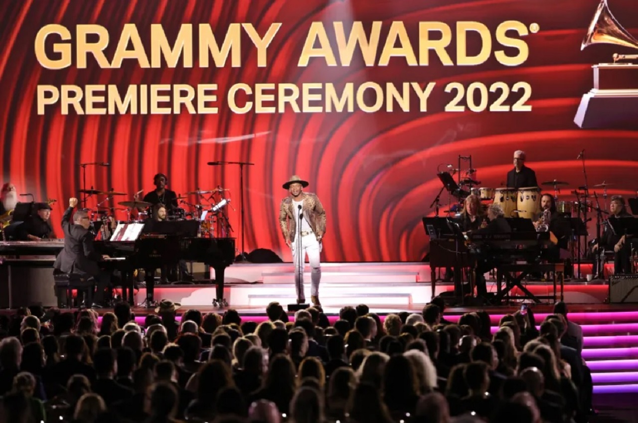 Jimmie Allen fue el encargado de entregar la mayoría de categorías de música latina en la ceremonia preliminar de los Grammy