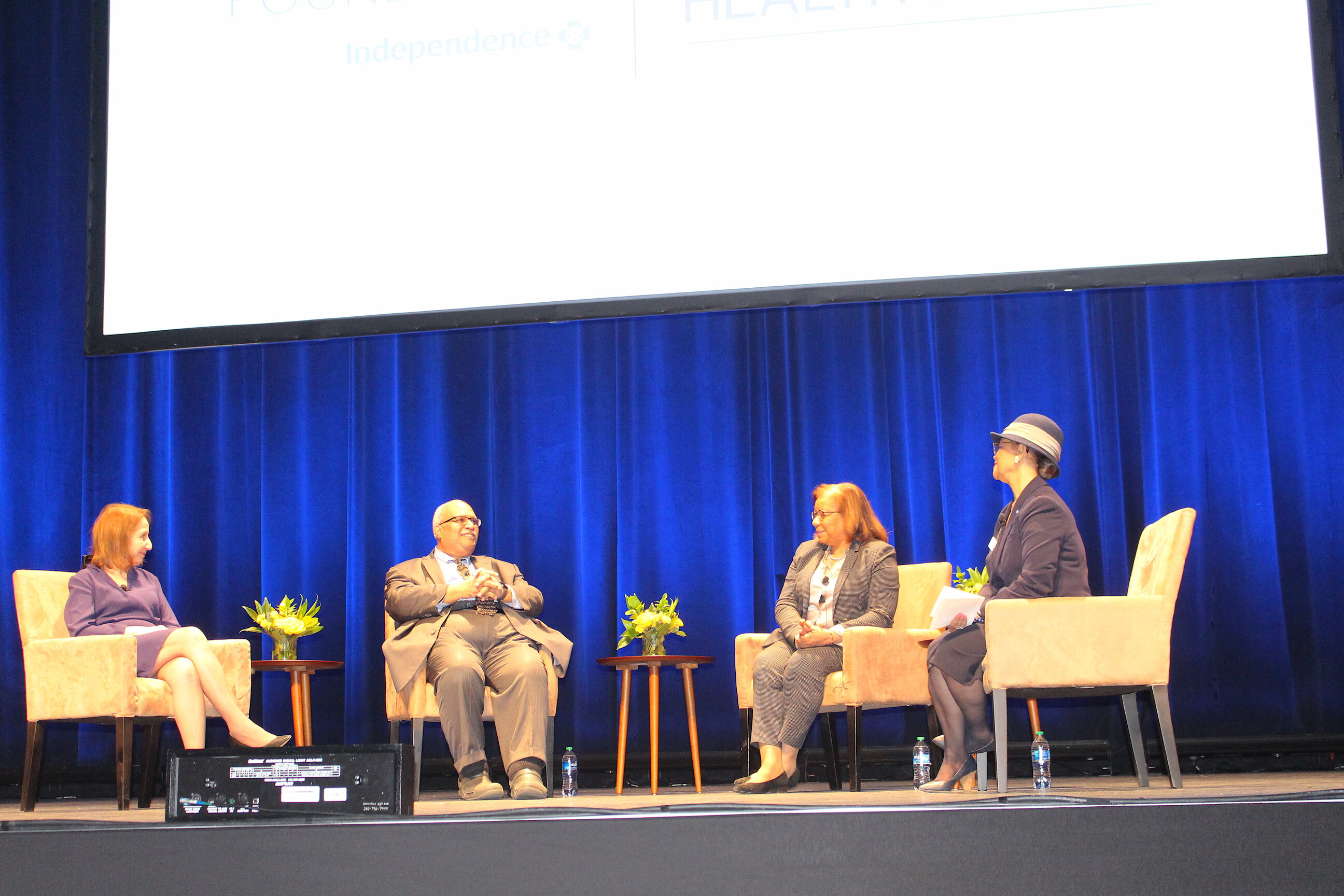 Rev. Dr. Lorina Marshall-Blake (far right) moderates a panel discussion with Dr. Antonia Villarruel (far left), Dr. Georges Benjamin (second from left) and Dr. Tami Benton (second from right). Photo: Jensen Toussaint/AL DÍA News.