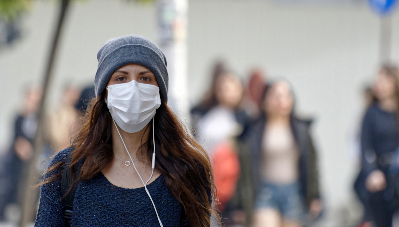 Woman wearing face mask.