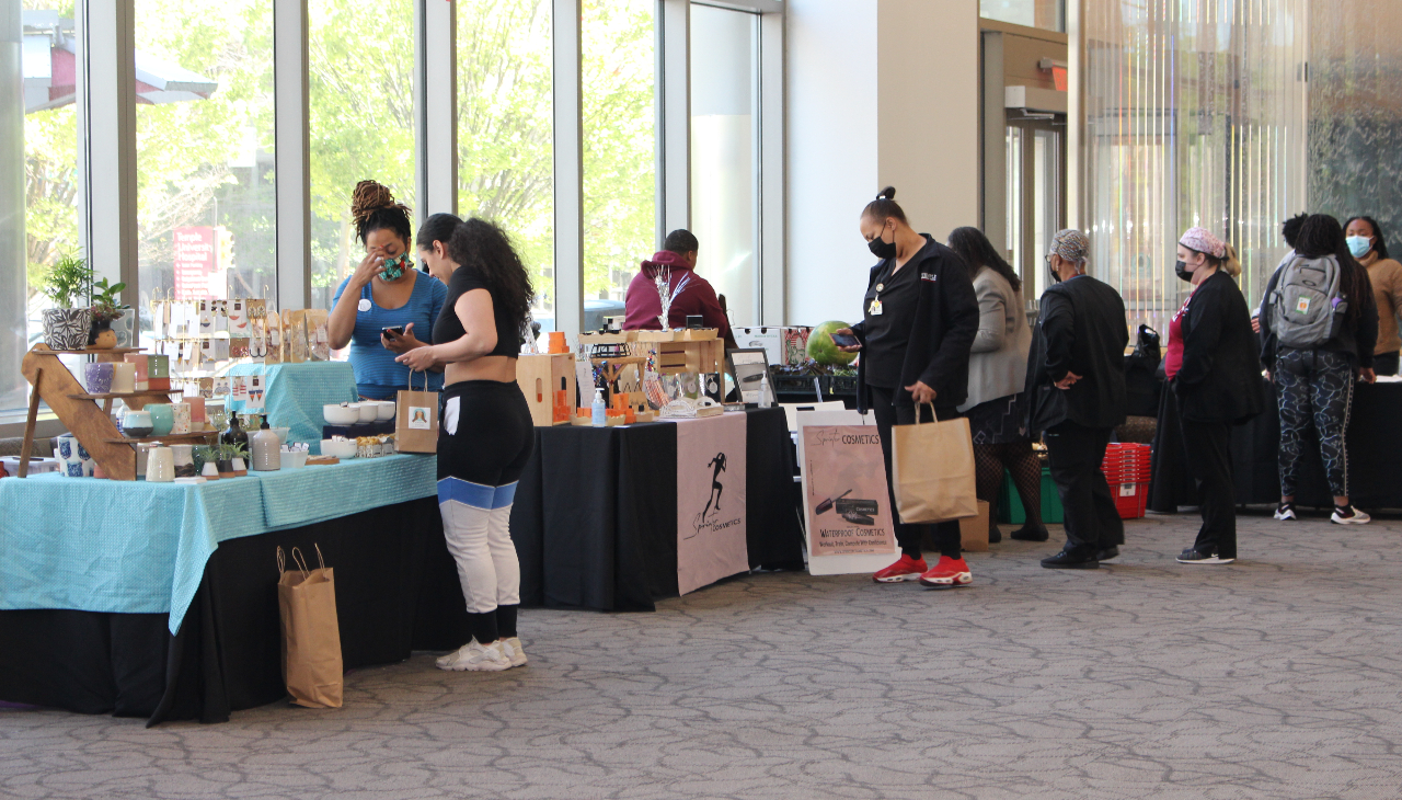 Vendors at North Philly Flex. Photo credit: Jensen Toussaint/AL DÍA News