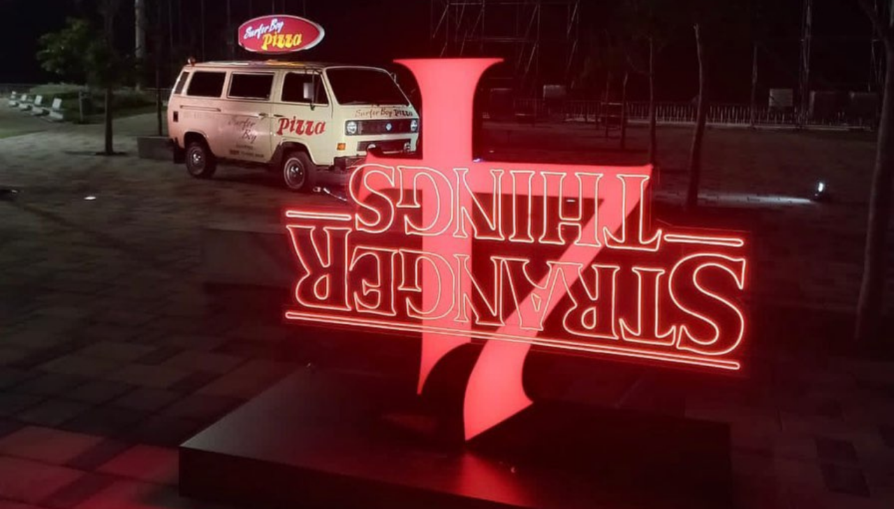 Stranger Things 4 presented a light show at the Gran Malecon del Rio in Barranquilla, Colombia. Photo: Gran Malecon