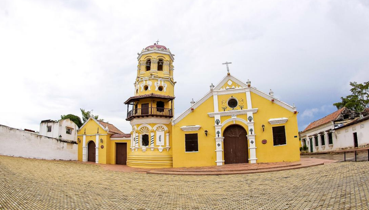 La iglesia de Santa Bárbara es la iglesia más representativa de las seis que se encuentran en el pueblo mágico de Mompox. Foto: Cortesía ICULTUR. 