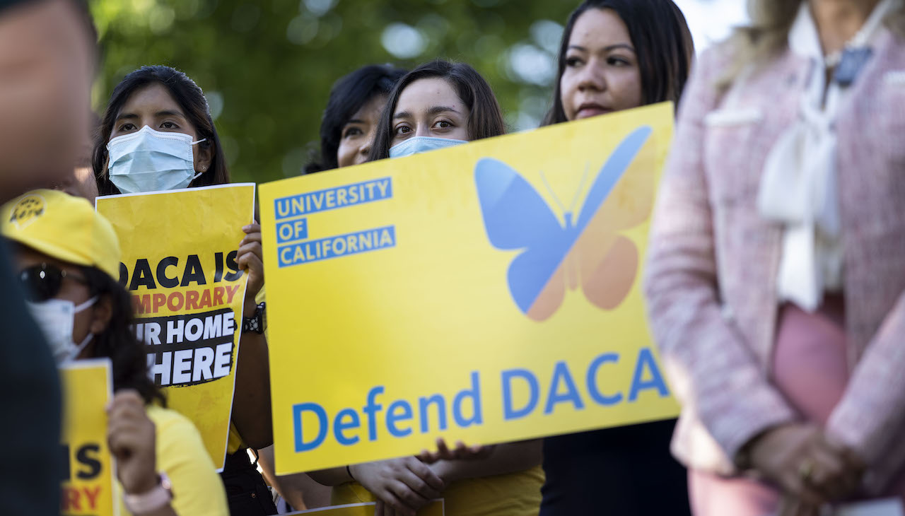 Immigration advocates listen to a press conference commemorating 10 years of DACA. Photo: Kent Nishimura / Los Angeles Times via Getty Images.