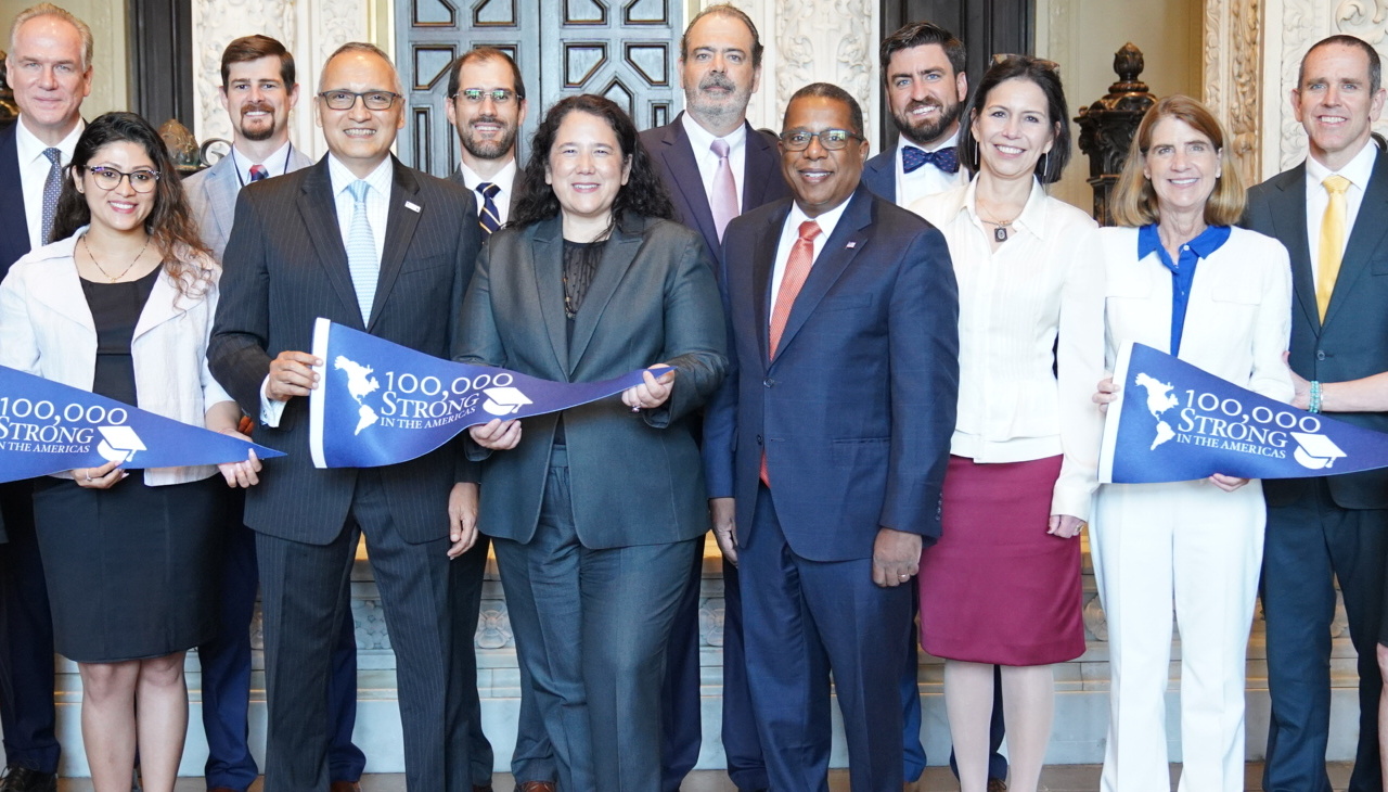 Isabel Guzmán, SBA Administrator meets with business people. 