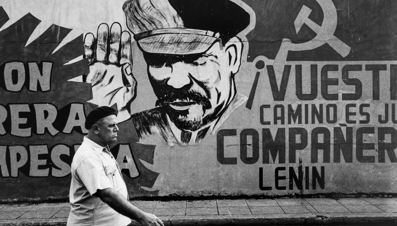 “Compañero de Lenin” es una de las fotografías hechas por el italiano Paolo Gasparini, que se expondrá en Madrid hasta agosto. Foto: Paolo Gasparini | Prensa PHotoESPAÑA.  