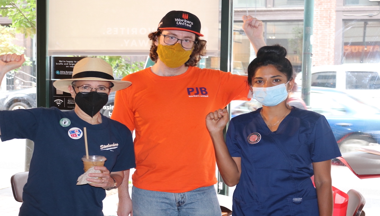 Philly DSA Members at 12th & Walnut Starbucks on June 14, 2022. Photo: Brittany Valentine/Al Día News