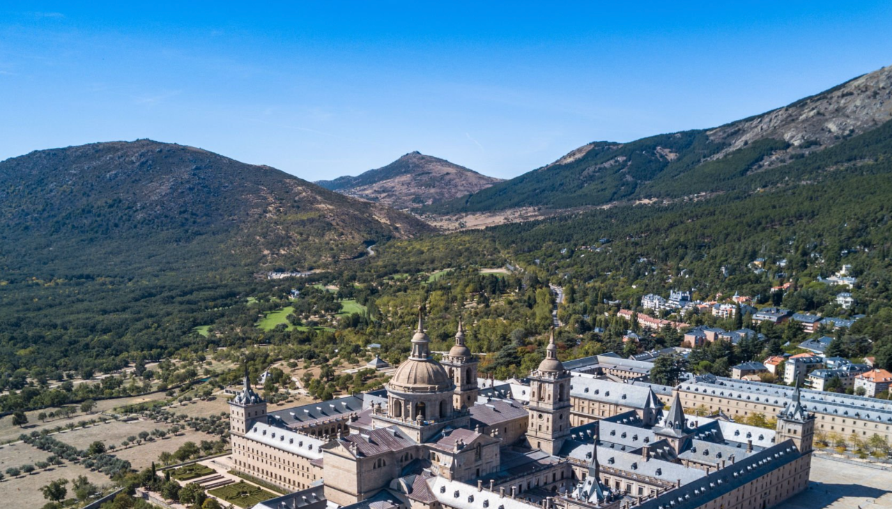 The Philip II historic train links the city of Madrid with El Escorial, well-known for its Royal Monastery and visited by thousands of tourists every year. Photo: Getty Images.