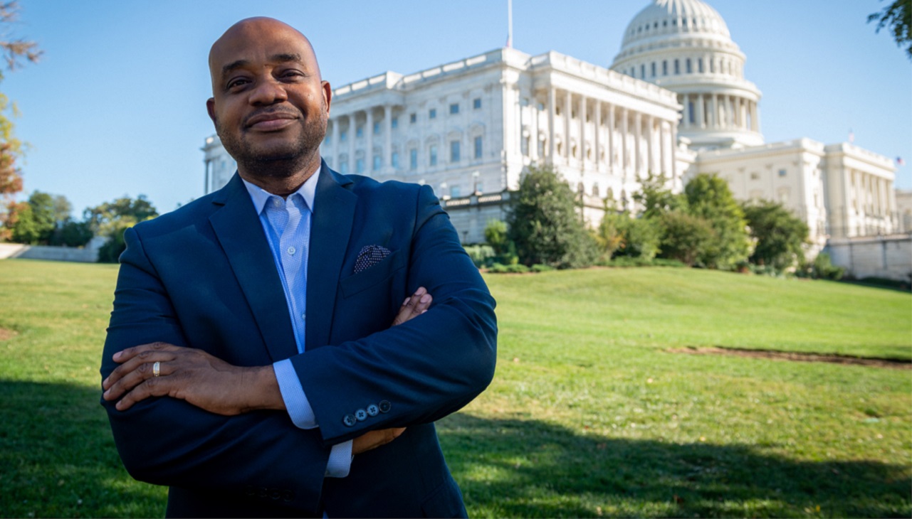 Luis Gilberto Murillo fue en mayo candidato a la vicepresidencia de Colombia por una coalición de centro. Es un experto en el tema ambiental y ha hecho gestión en Estados Unidos por las comunidades afrodescendientes colombianas.