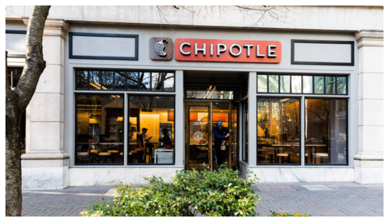 A chipotle restaurant front.