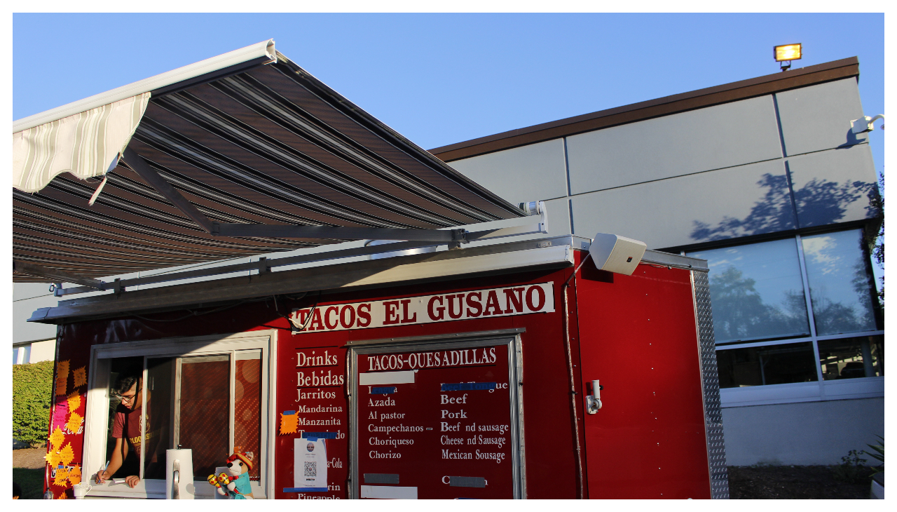 Tacos El Gusano's food truck with Chef Brandon Arteaga. Photo:Rodrigo Campos-Sánchez/AL DÍA News