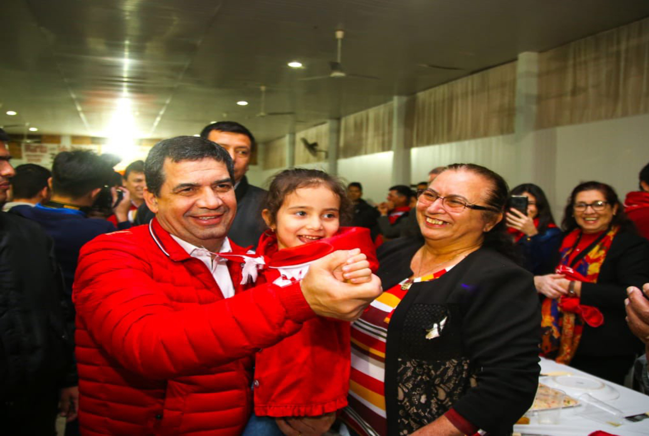 La renuncia que Hugo Velázquez había hecho a la precandidatura presidencial es inamovible, por eso reafirmo su apoyo a Arnoldo Wiens y a su movimiento Fuerza Republicana. Twitter de Hugo Velázquez.