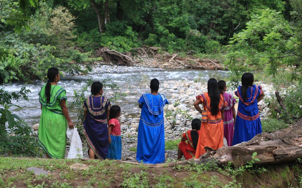 The Ngäbes are an indigenous people native to Costa Rica and Panama. More than 70 years ago they saw their ancestral territory divided by the border between these two countries.