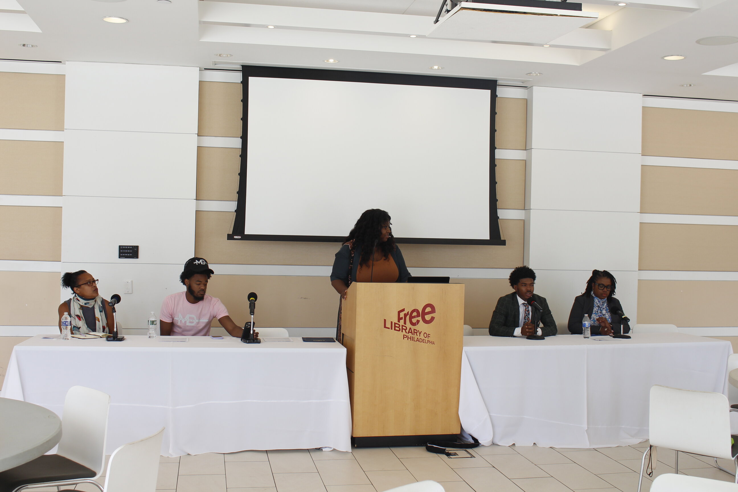 Panelists Jocelyn Jones-Arnold, Ramier Jones, Moderater Jeanette Bavwidinsi, Milaj Robinson, and Tiffianie Talley-Baines. Photo: Rodrigo Campos-Sánchez/AL DÍA News