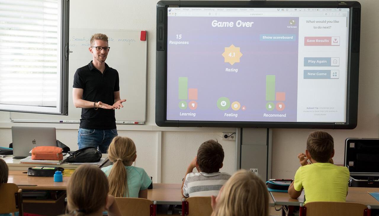 Teacher at the classroom. 