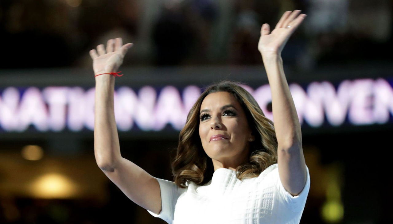 La actriz latina Eva Longoria produce el podcast “Sister of the Underground” junto con Dania Ramírez. Foto: Getty. 