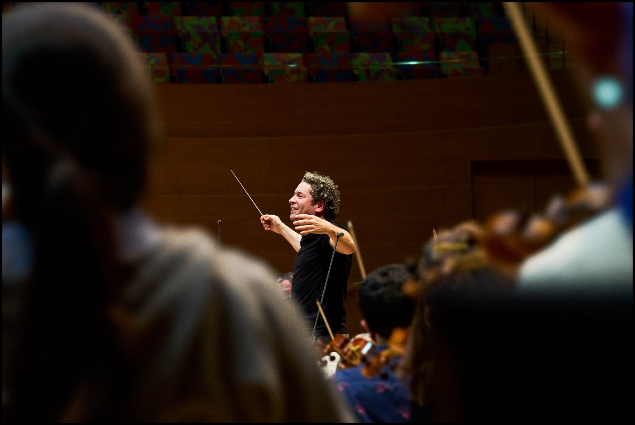 El director venezolano dirigirá la ópera sólo por el mes de septiembre. Twitter de @GustavoDudamel.