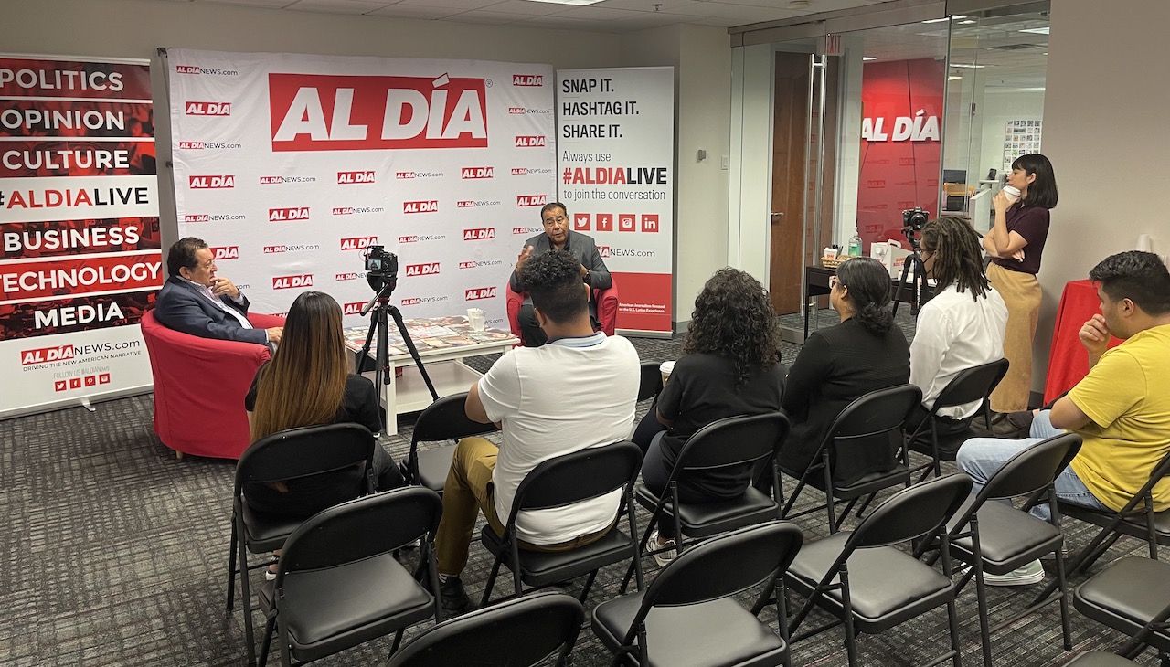 John Quiñones speaks to the AL DÍA Staff