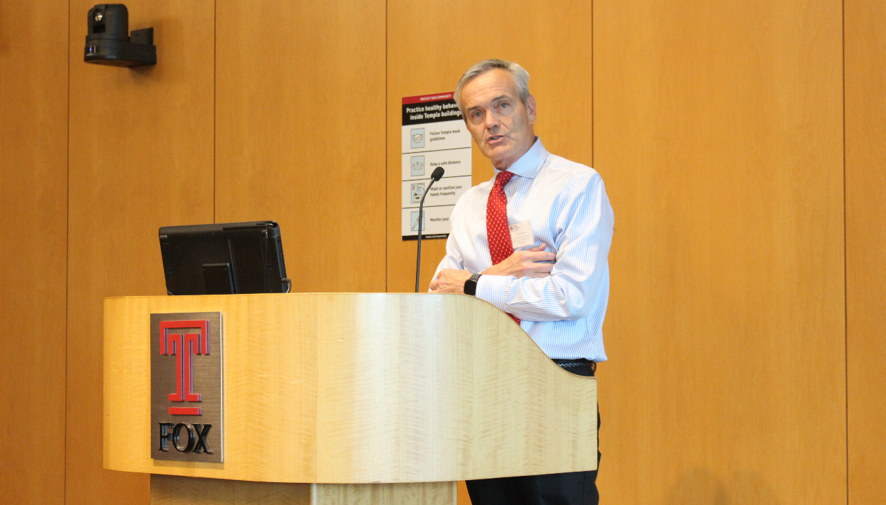 Ron Anderson, Dean of the Temple Fox School of Business, welcomes attendees to the school's first Hispanic Heritage Month event. Photo: Jensen Toussaint/AL DÍA News.