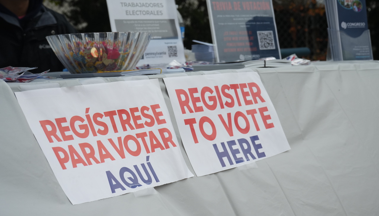 Pictured: Voting signs that read "Register to vote" and "Regístrate para votar"