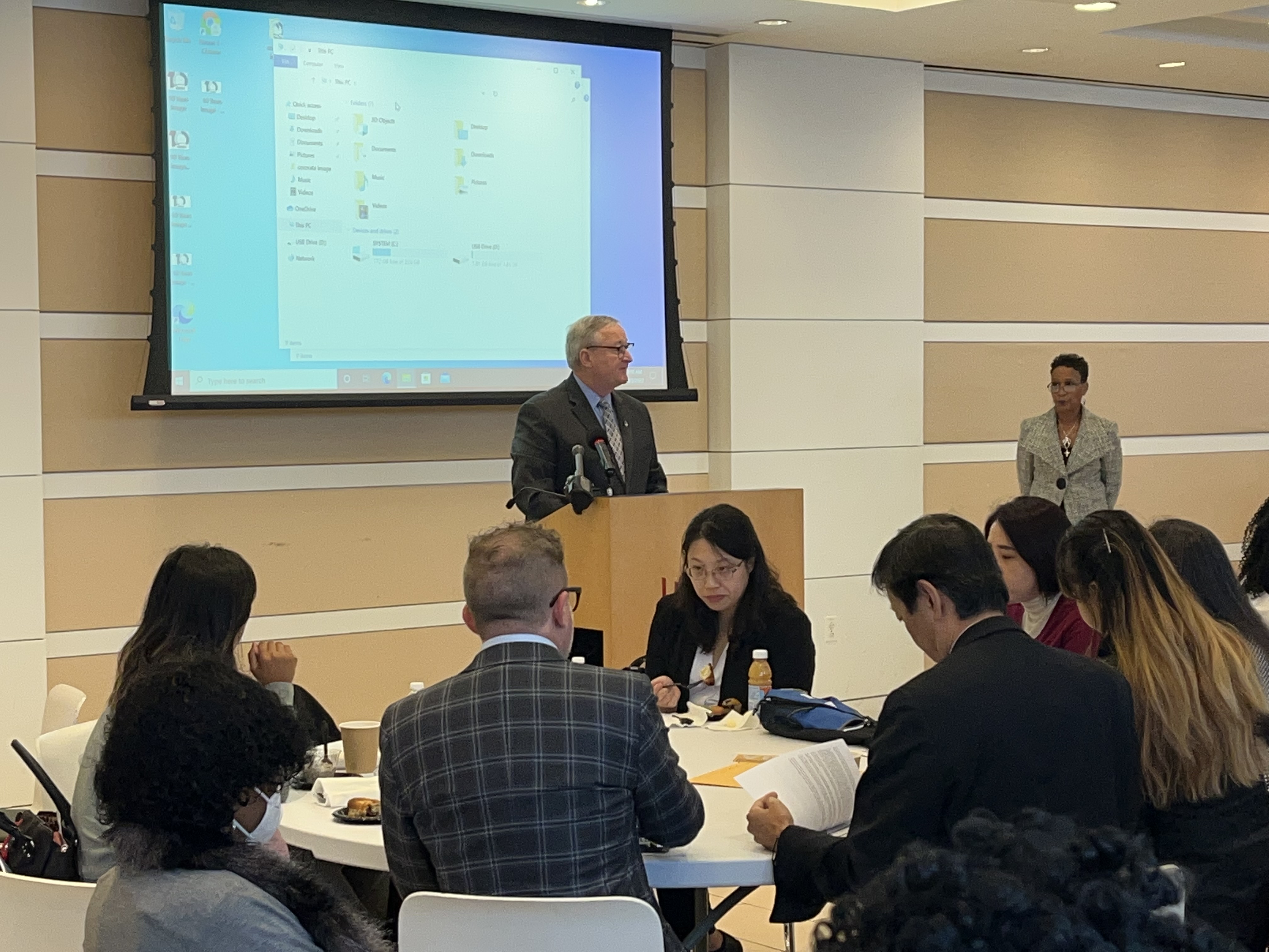 Mayor Jim Kenney welcomes everyone to the city's 38th annual MED Week. Photo: Jensen Toussaint/AL DÍA News. 