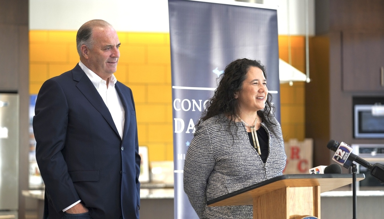 Isabel Casillas Guzmán giving speech. 