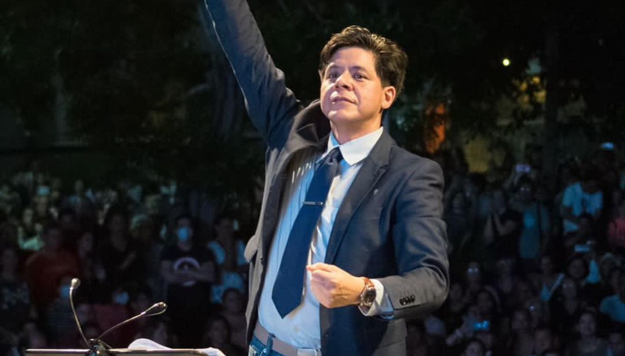 Oswaldo Pajares is the conductor of the Orquesta Filarmónica Metropolitana de Anzoátegui. Photo: Instagram