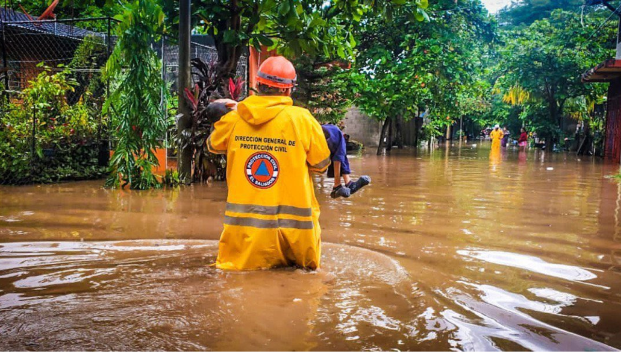 El Gobierno de El Salvador ha puesto en marcha las operaciones de rescate. Foto: Twitter @DaniaGonzalz