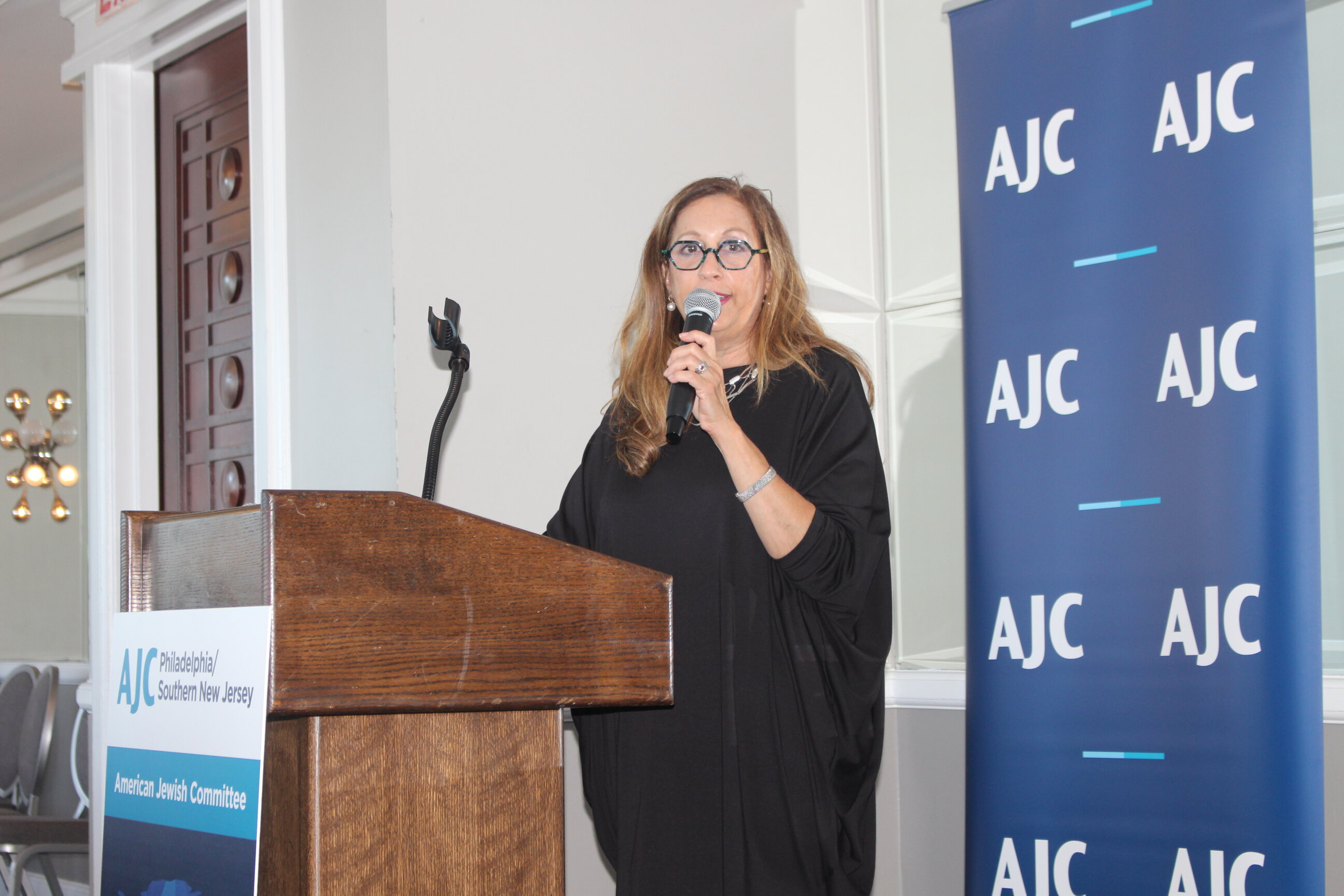 Marcia Bronstein, AJC Regional Director welcomes everyone to annual Latino-Jewish Symposium at The Pyramid Club. Photo: Jensen Toussaint/AL DÍA News.