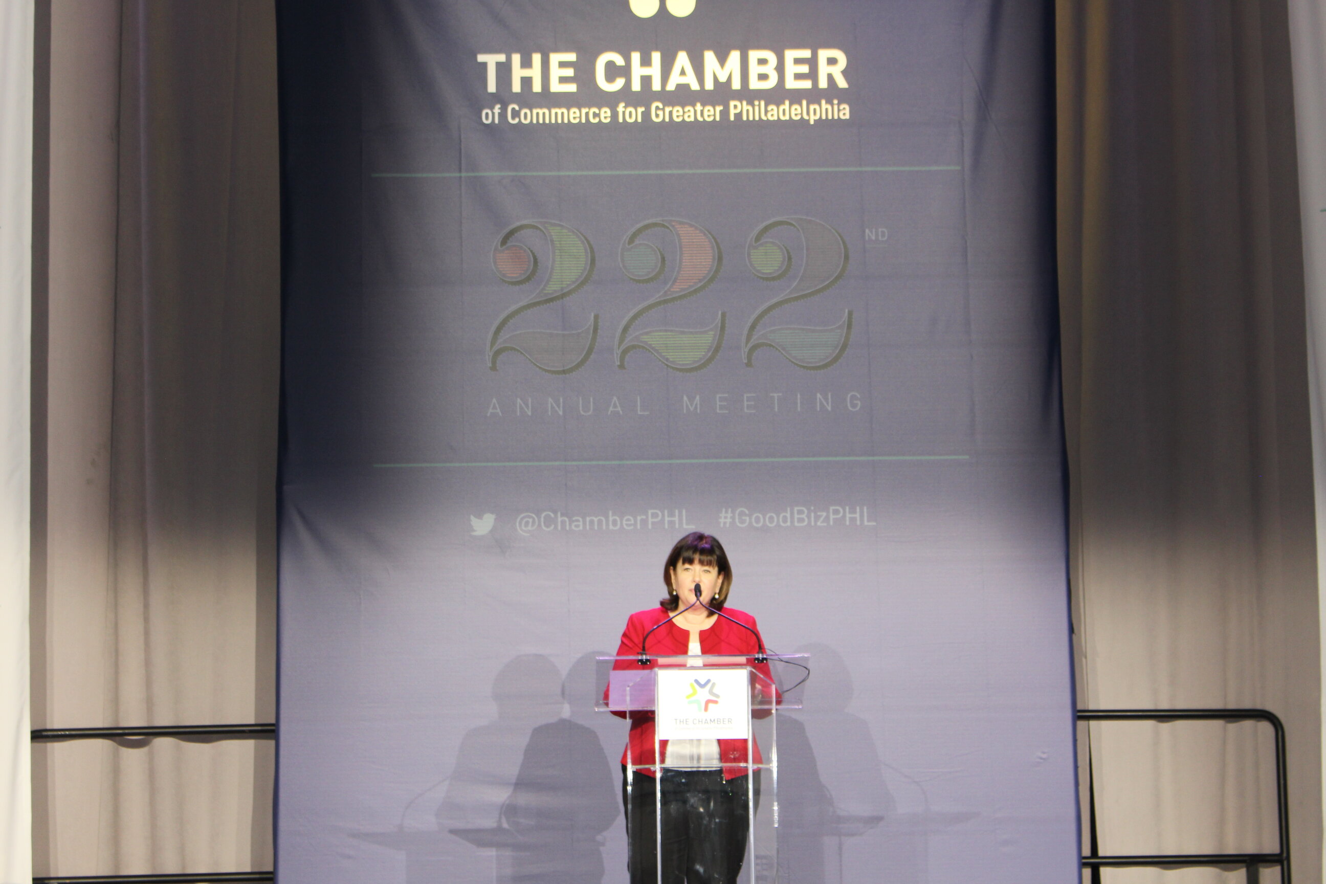 Chellie Cameron, President and CEO of the Chamber of Commerce for Greater Philadelphia, addresses the crowd during the 222nd Annual Meeting. Photo: Jensen Toussaint/AL DÍA News.