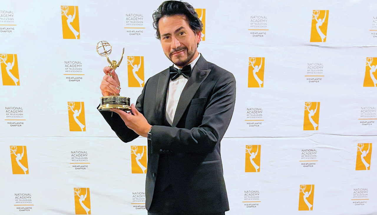 Un reportaje sobre la acción solidaria de un empresario latino en Reading, que entrega comida gratis en la comunidad, llevó al colombiano José Martínez a ganar el Mid-Atlantic Regional Emmy Awards. Foto: Cortesía José Martínez.