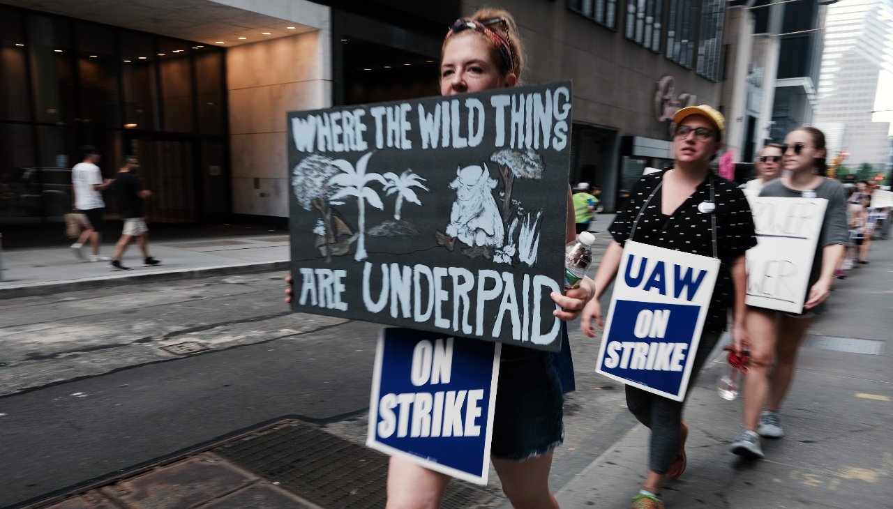 HarperCollins employees participated in a one-day strike outside the Manhattan headquarters on July 20, 2022. Photo credit: Spencer Platt/Getty Images.