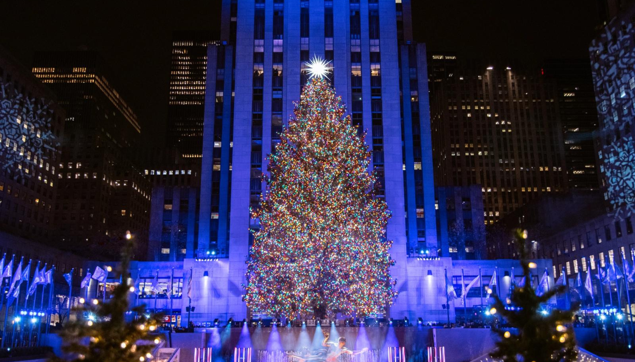 The Christmas tree was illuminated the night of November 30th Photo: Web Rockefeller Center 