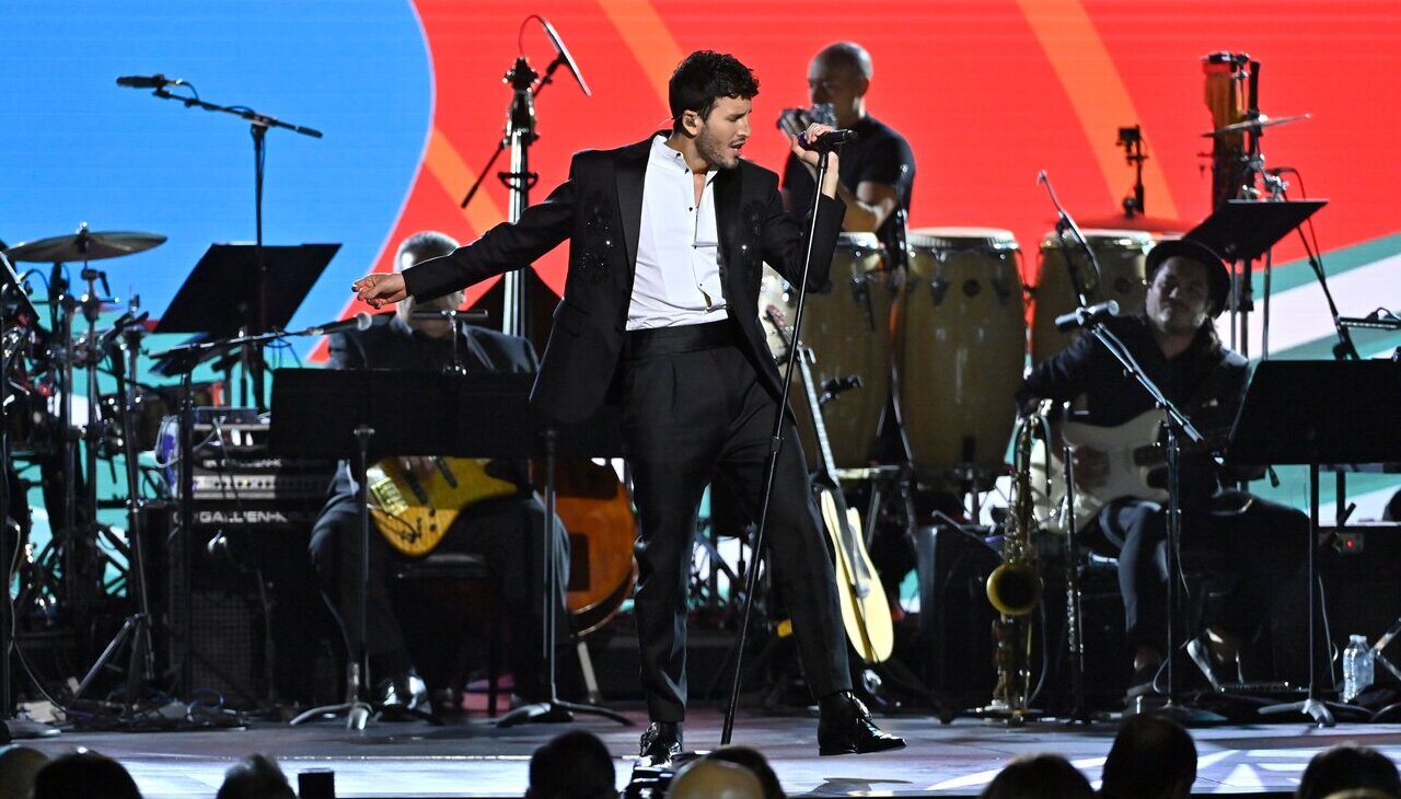 Sebastián Yatra performing at the 2022 Latin Grammy's. 