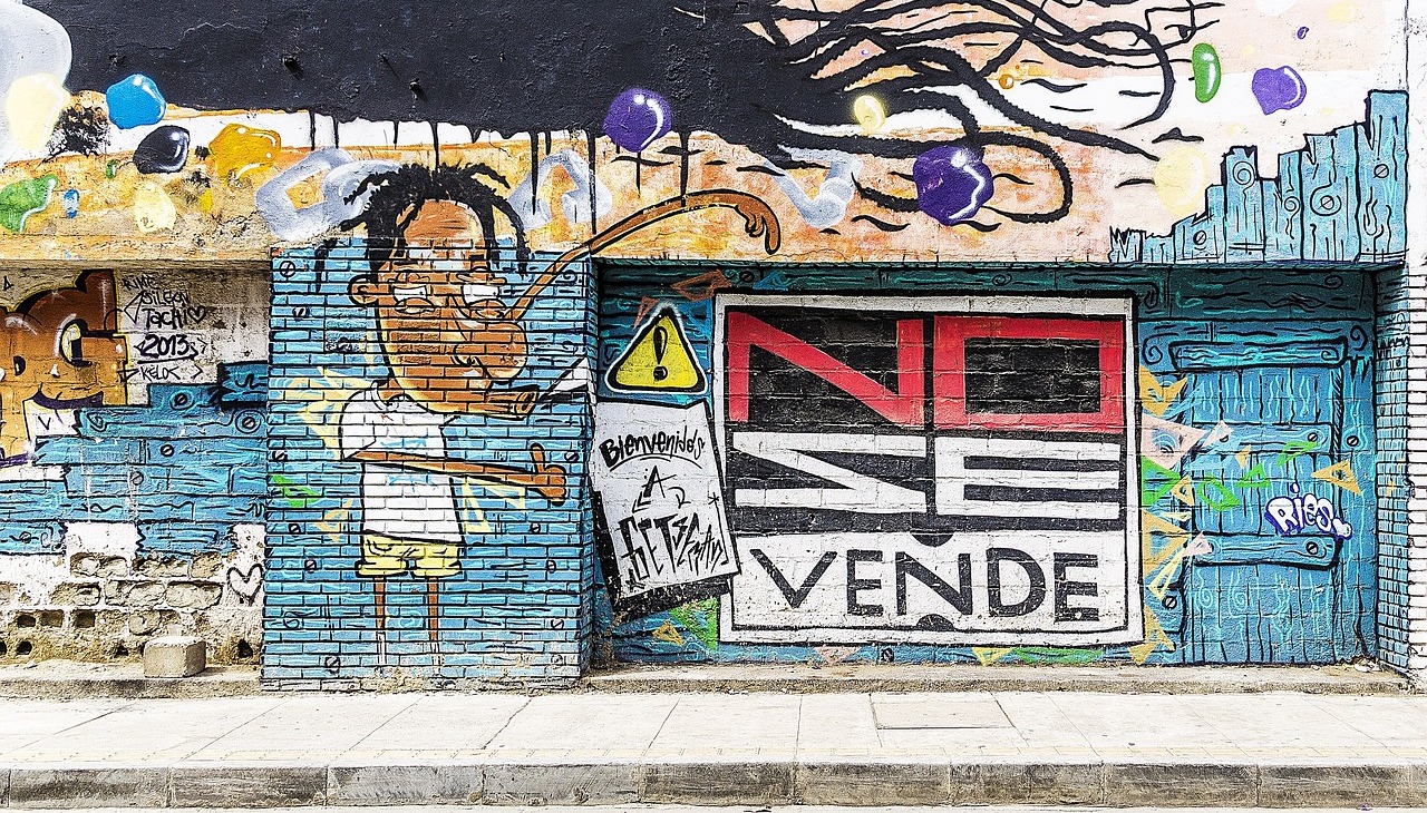 Wall with graffiti in a Latin American street to illustrate unemployment. 