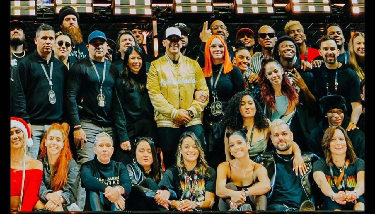 Daddy Yankee junto a su equipo del La última vuelta tour. Foto: Instagram