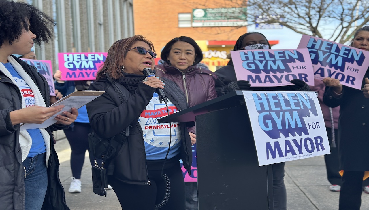 Ana Ramos, a member leader of Make the Road Action in PA, talks about why she's backing Helen Gym. Photo: Carlos Nogueras / AL DÍA News