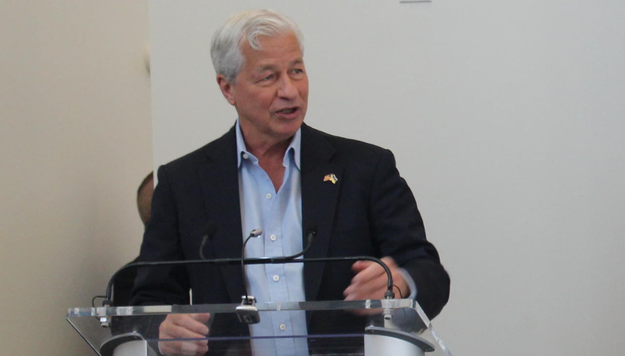 JPMorgan Chase CEO Jamie Dimon speaks during opening of community branch in West Philadelphia. Photo: Photo: Jensen Toussaint/AL DÍA News.