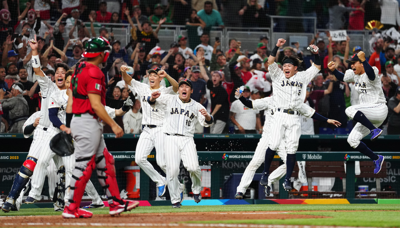 Mexico crashes out of the WBC in dramatic fashion. 