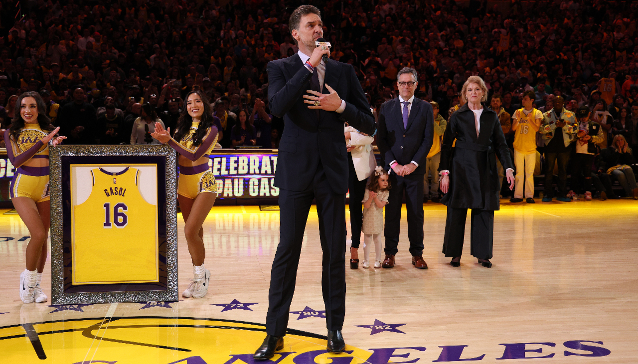 Pau Gasol has become the latest player to get his jersey number retired by the Los Angeles Lakers on March 7. Photo: Harry How/Getty Images.