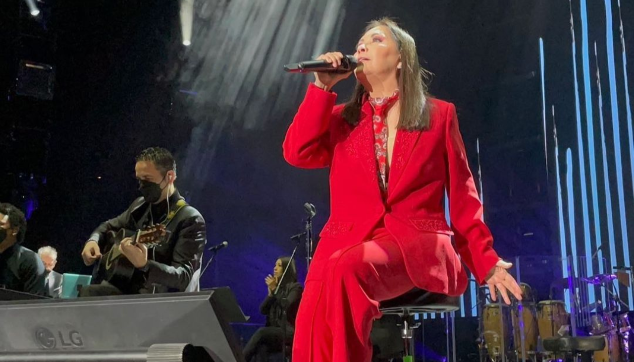 Ana Gabriel kicked off her "Por Amor a Ustedes" tour in Los Angeles. Photo credit: Instagram.