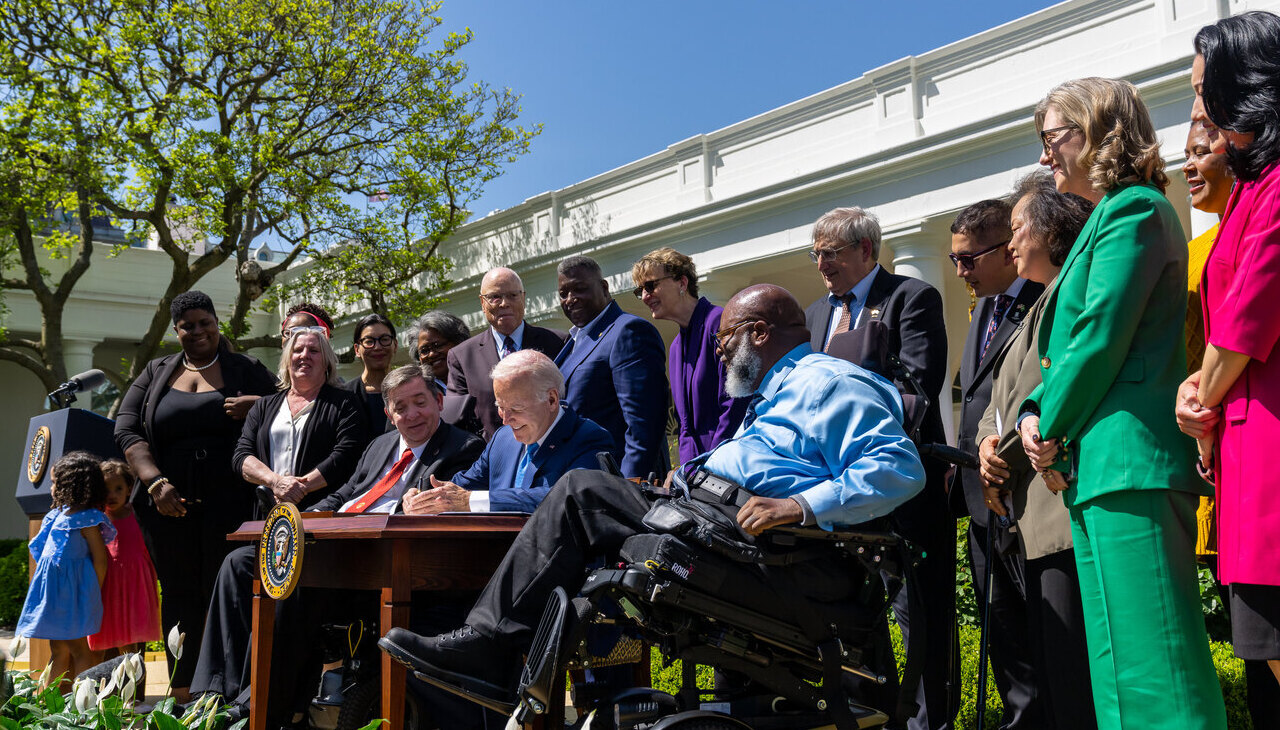 U.S. President during the signing of the Executive Order. Photo: @POTUS.