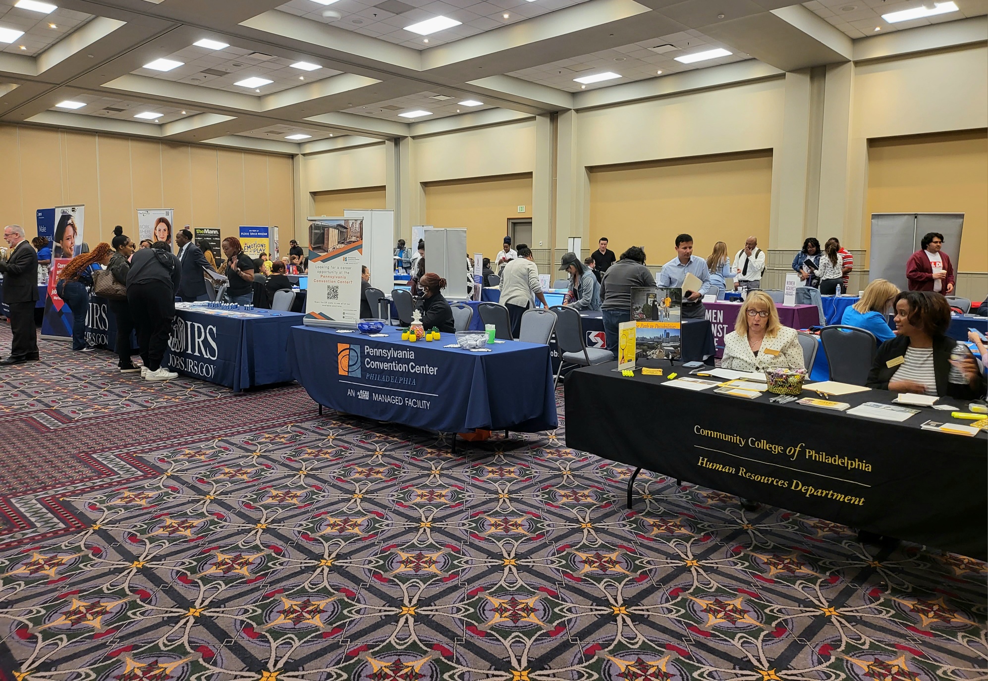 More than 30 recruiting companies were in attendance. Photo: Peter Fitzpatrick/AL DÍA News.