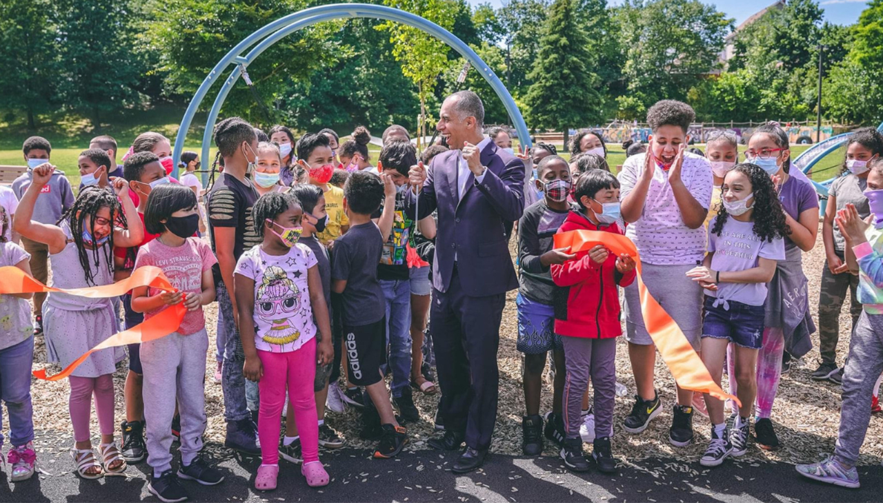 Elorza helping with children. 