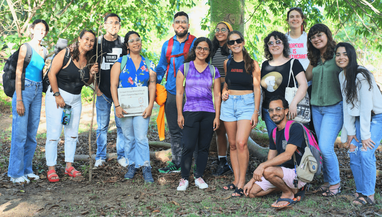 Students from Harvard and UPR at Río Piedras with Vanessa Uriarte, executive director of 'Amigxs del M.A.R.' 