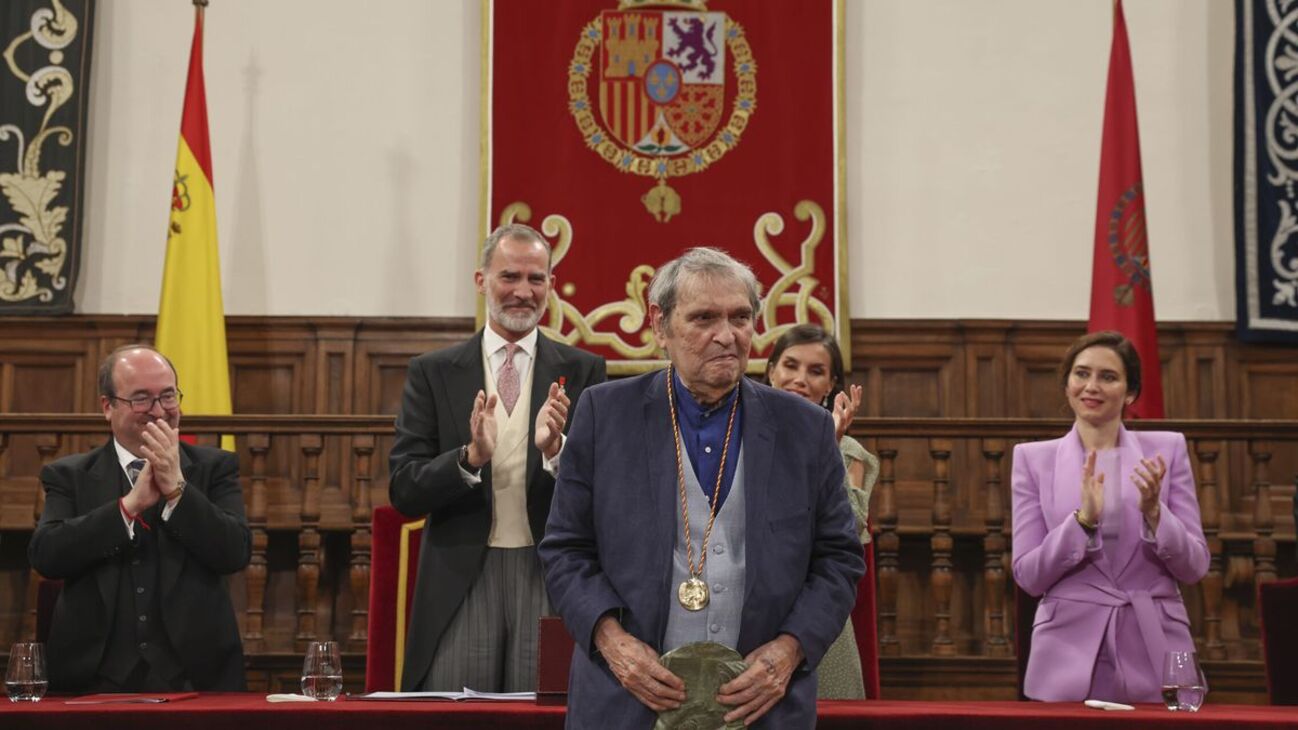 Rafael Cadenas receiving the Cervantes Prize on April 24, 2023 at the Alcala de Henares University, SPAIN. (Credit: Andrés Ballesteros/Pool/AFP/Getty Images)rec