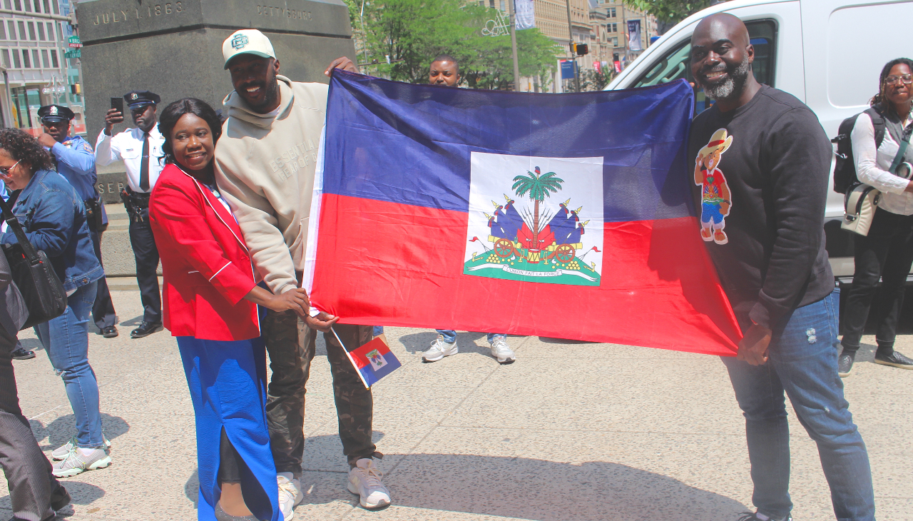 Members of the Haitian community in Philadelphia proudly hold the Haitian Flag. Photo: Jensen Toussaint/AL DÍA News.